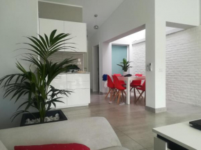  Luxury newly renovated townhouse.  Адехе